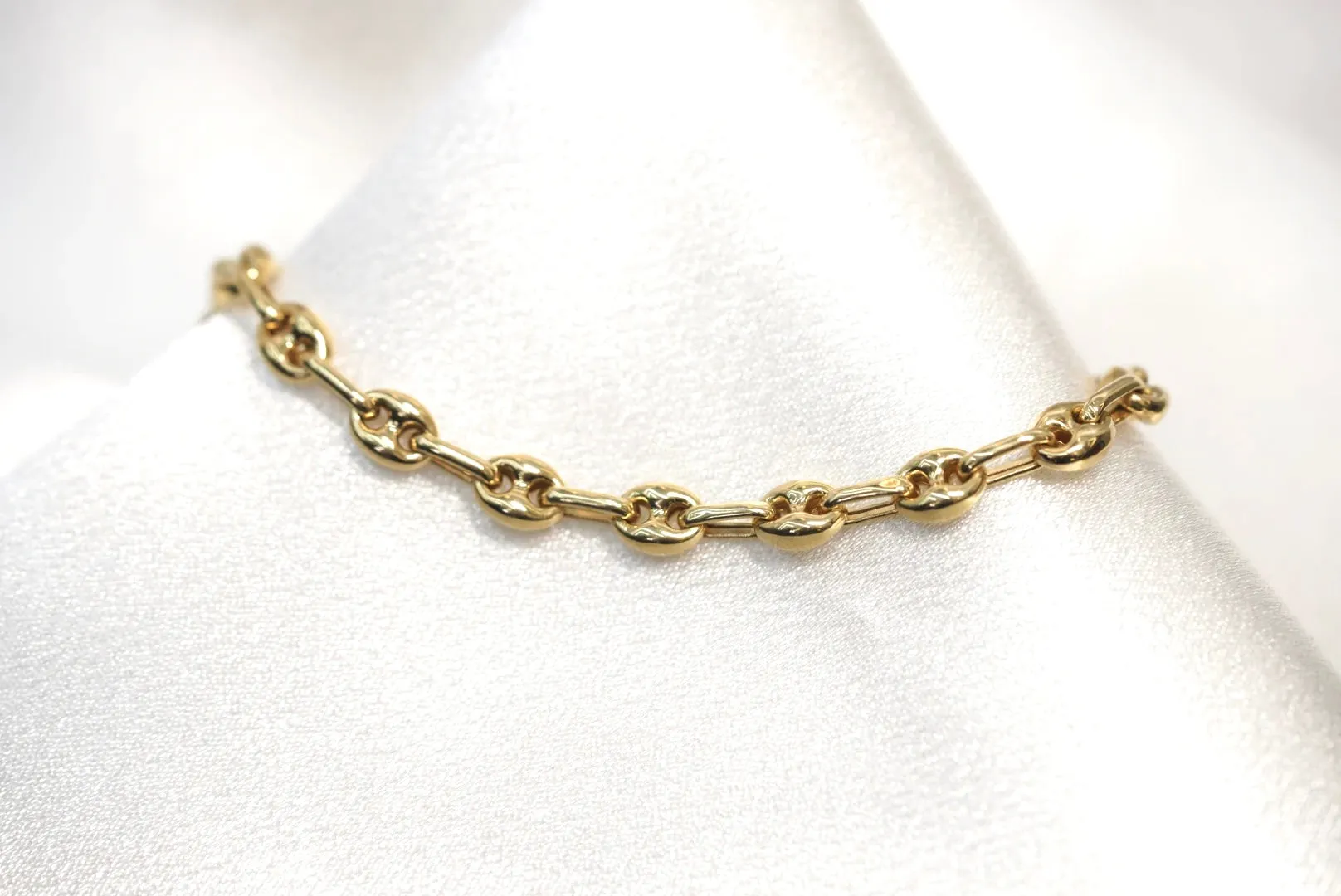 18k Nautical Elegance – Puffed Mariner Bracelet with a Luxurious Twist