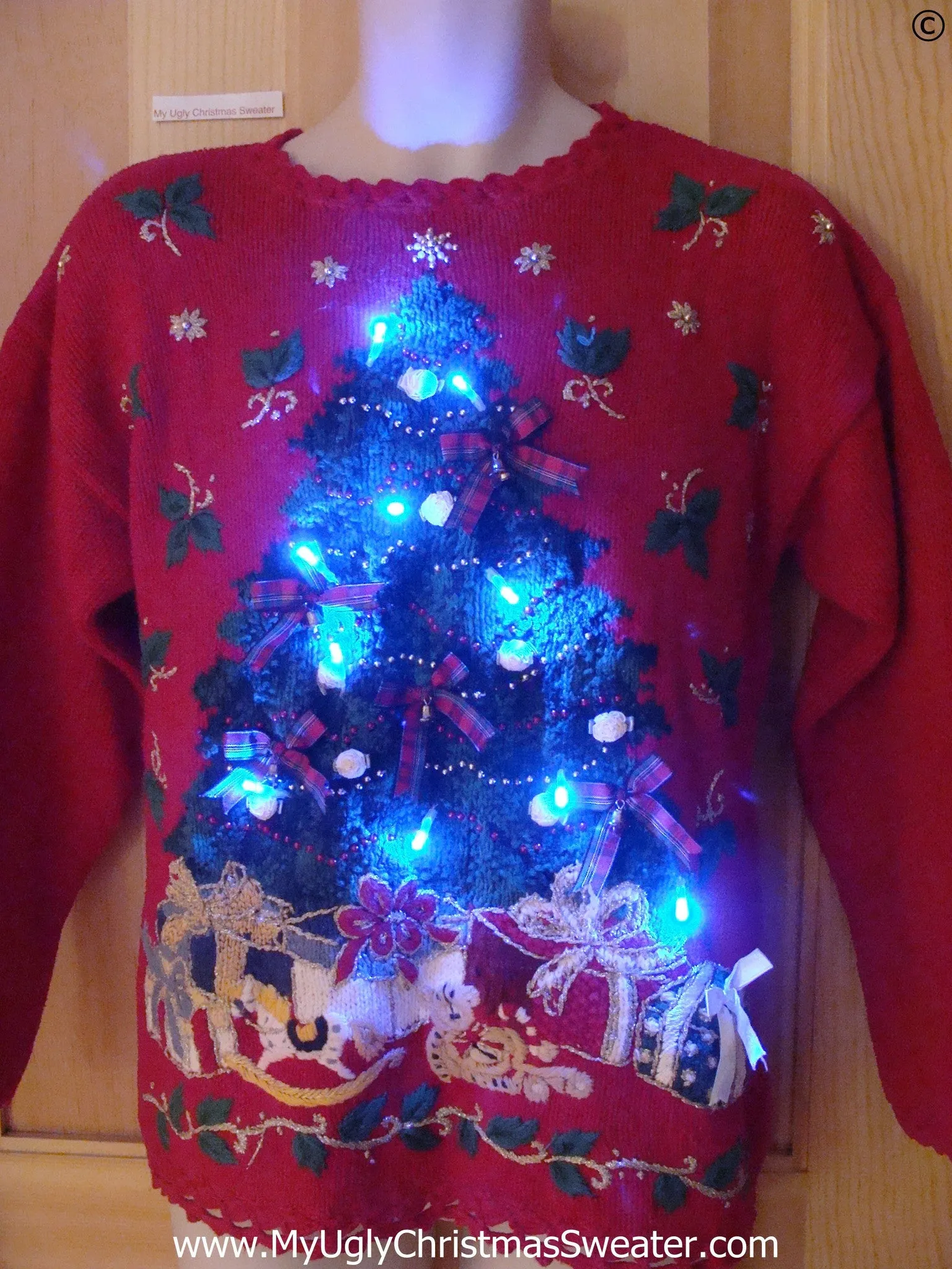 80s Red Christmas Sweater with Tree, Ivy, and Lights (g292)