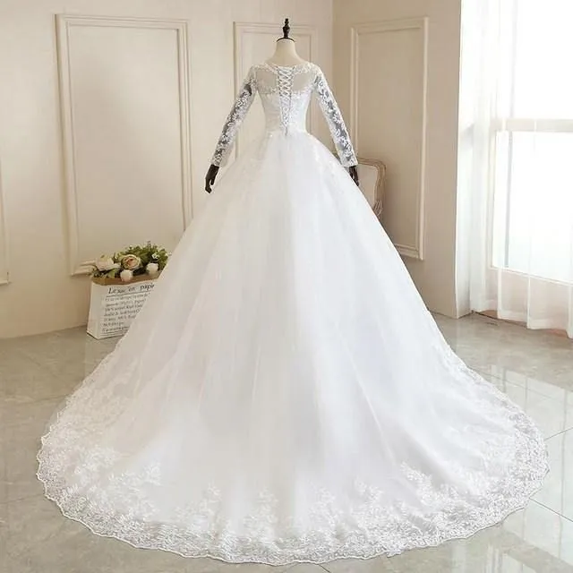 Luxurious O Neck Three Quarter Sleeve Wedding Dress For Women