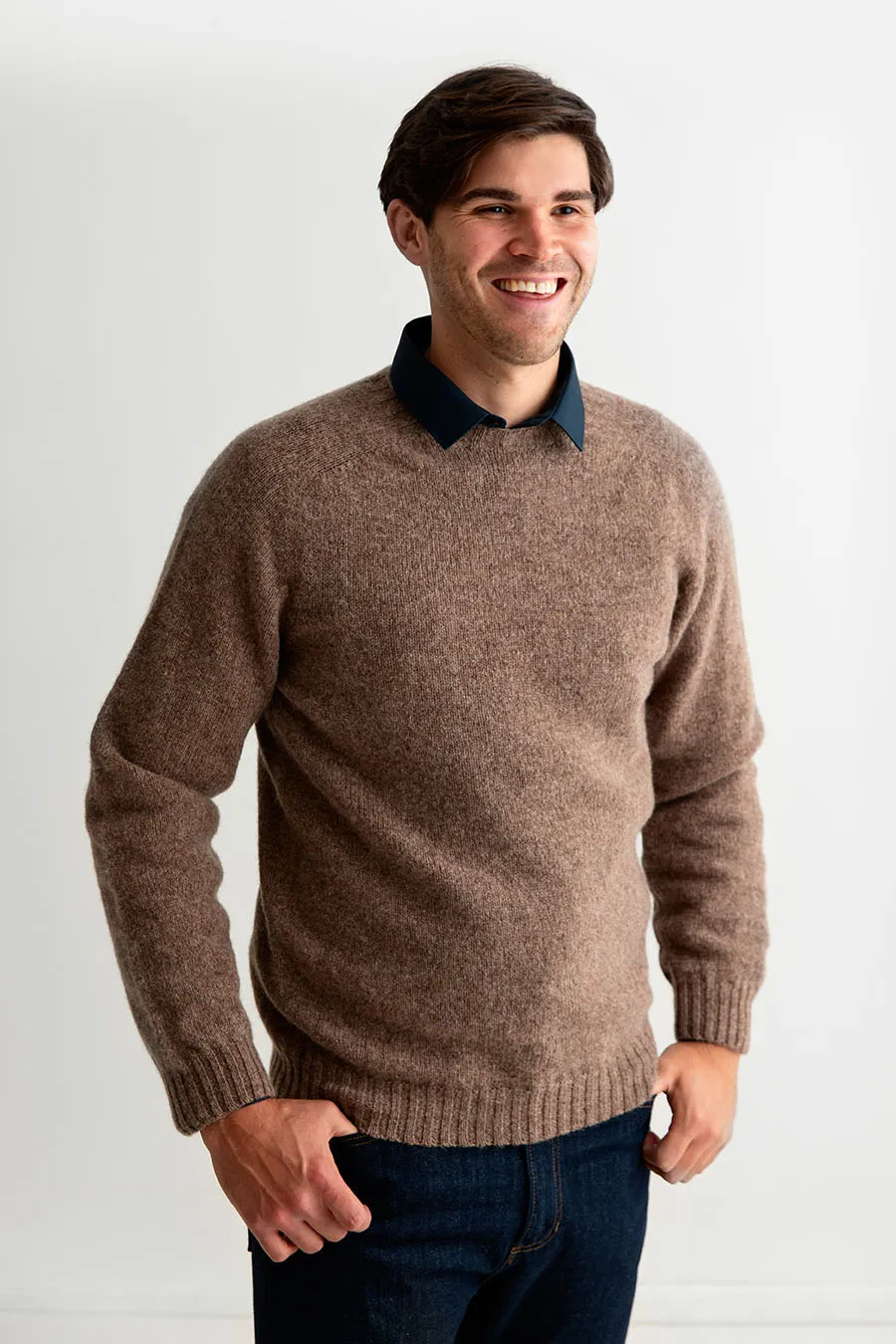 Mens Seamless Saddle Shoulder Shetland Jumper - Light Brown